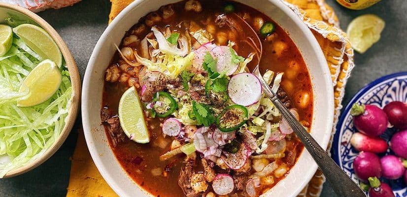 Receta de pozole con carne de res y chipotle | Gran Luchito