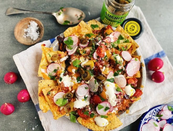 finished dish of chicken nachos